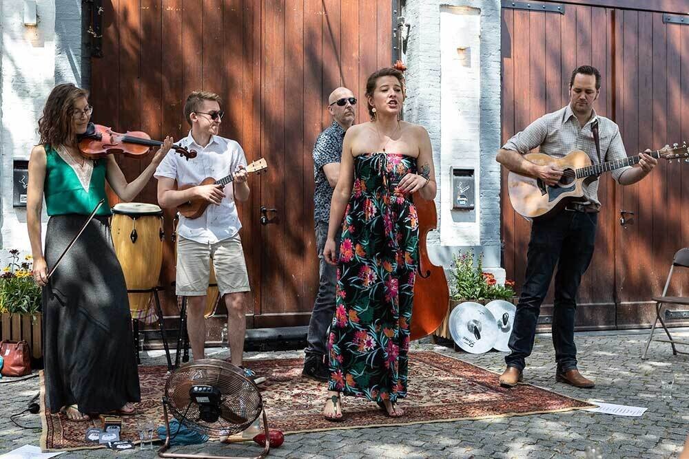 Patsys Flying Pitchfork 13 MB