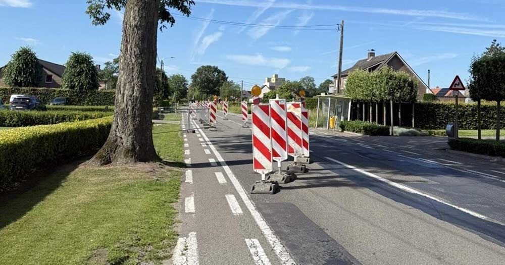 Een deel van de Peelsestraat is sinds half juni afgesloten omdat de riolering in slechte staat is