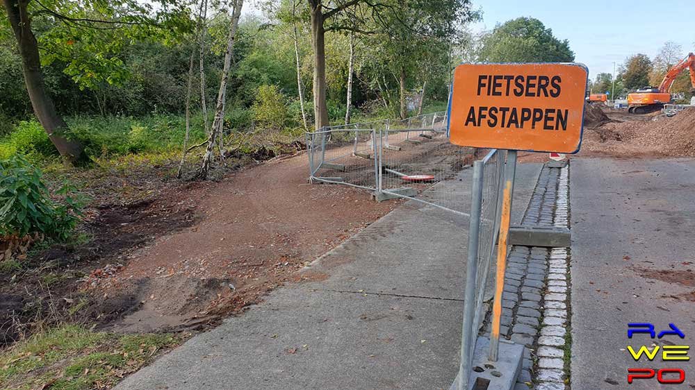 fietsers afstappen statie