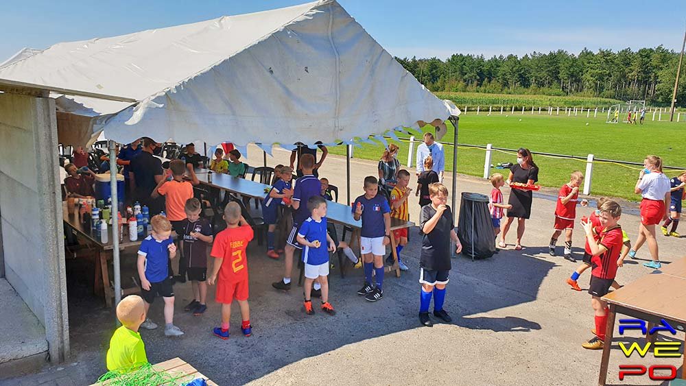 jeugdvoetbalkampPoppel2