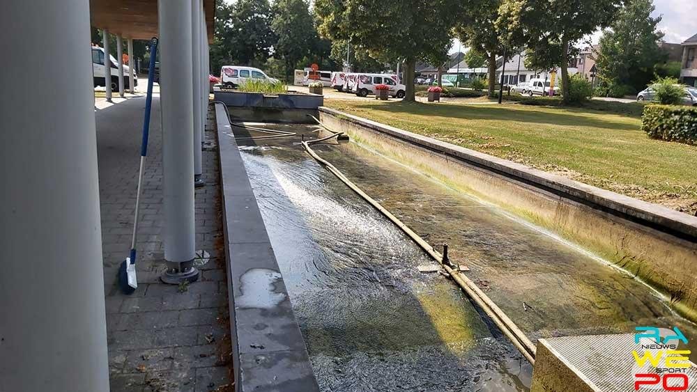 reiniging visvijver gemeentehuis1