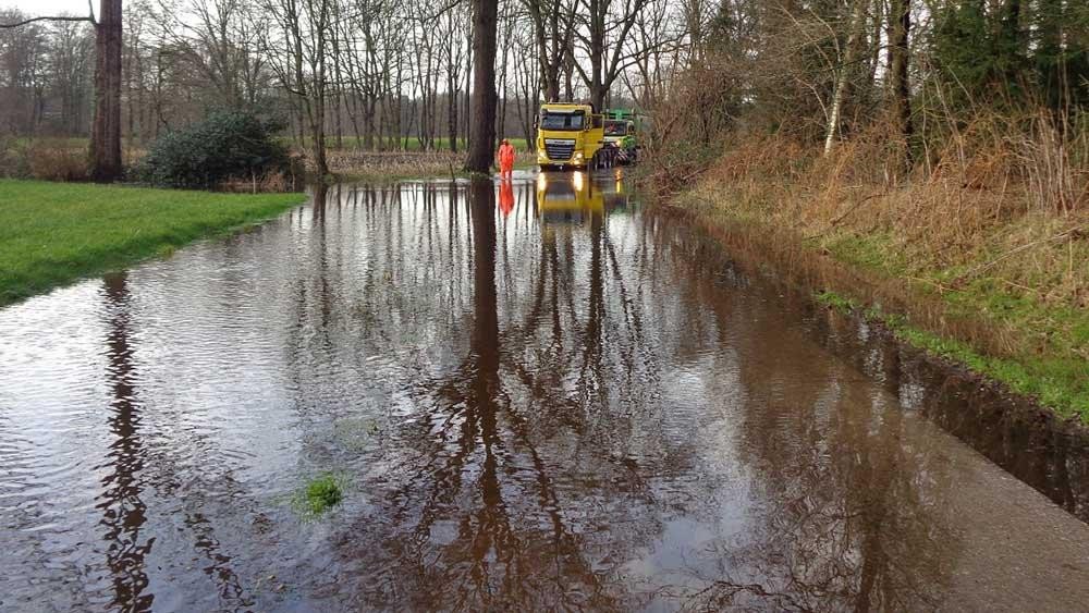 vuilniswagen poppel water