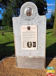 deken adams monument2