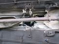 040411_-_de_betonnen_sokkel_sloeg_een_gat_in_de_onderkant_van_de_wagen
