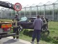 040411_-_de_zwaar_beschadigde_auto_wordt_getakeld