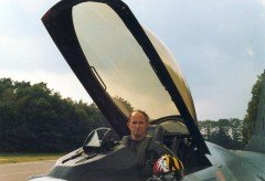 F16cockpitme