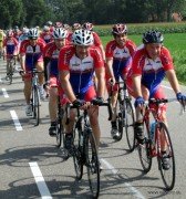 Staf v_Gils_Hdr_-_De_vrienden_van_het_IJsklokje_trekken_het_peleton